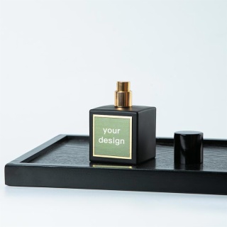 Bouteille de parfum noire personnalisée avec emballage en papier